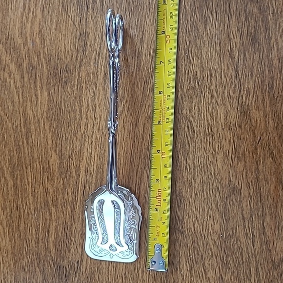 VINTAGE Silverplate Engraved Cake Tongs, Made in Hong Kong - Picture 15 of 16